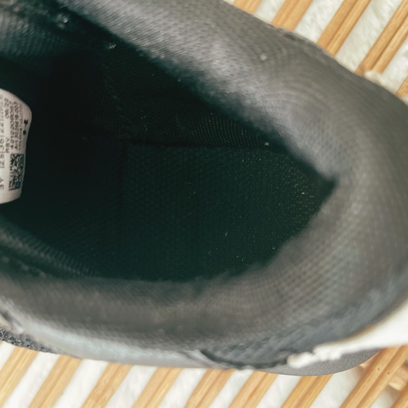 Under Armor Size 3Y - Picture 5 of 5